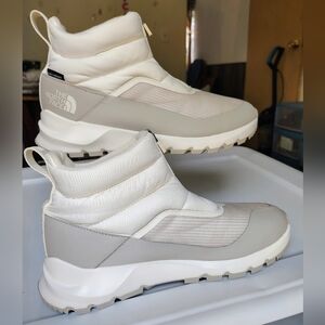 The North Face outdoor women's thermoball progressive sports shoes, size 9.